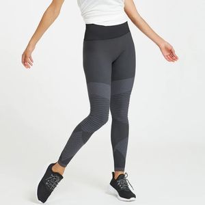 Spanx Look at Me Now Seamless Moto Leggings Size Small